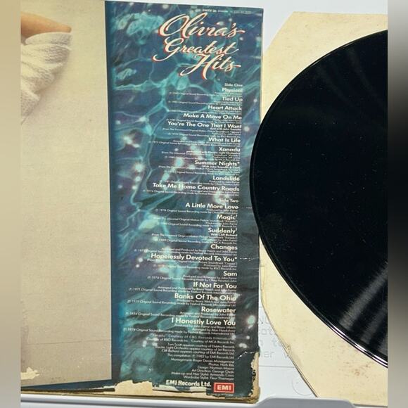 Vinyl Record with Album Cover Olivia’s Greatest Hits - Picture 4 of 5